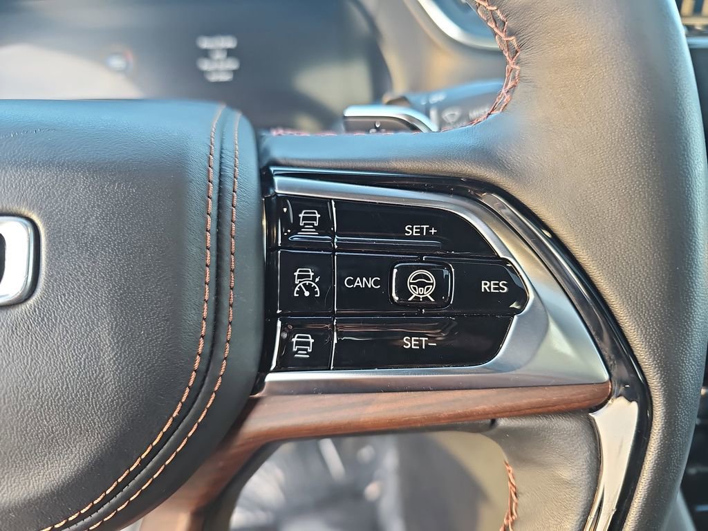 Used 2022 Jeep Grand Cherokee L Summit w/ Luxury Tech Group V image 19