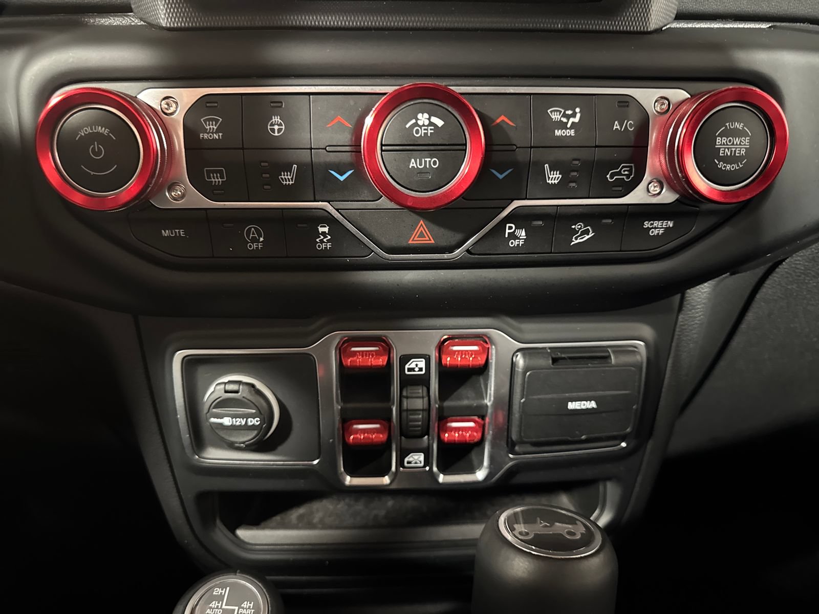 Used 2019 Jeep Wrangler Unlimited Sahara AWD/4WD image 12