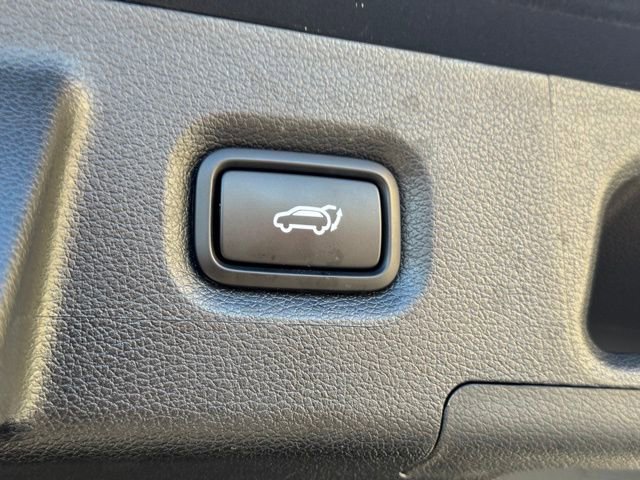 Used 2023 Hyundai Santa Fe SEL w/ Premium Package image 9