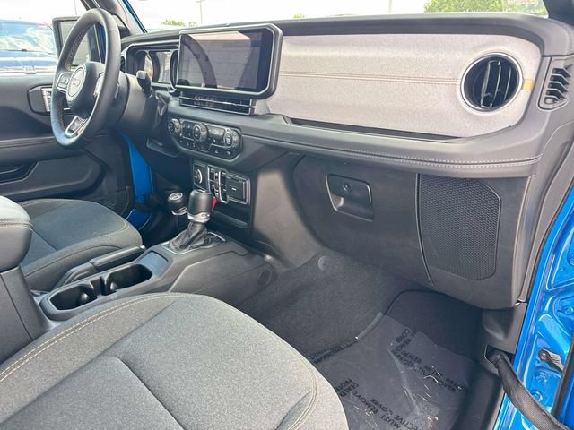 Used 2024 Jeep Wrangler Unlimited Sahara AWD/4WD image 18
