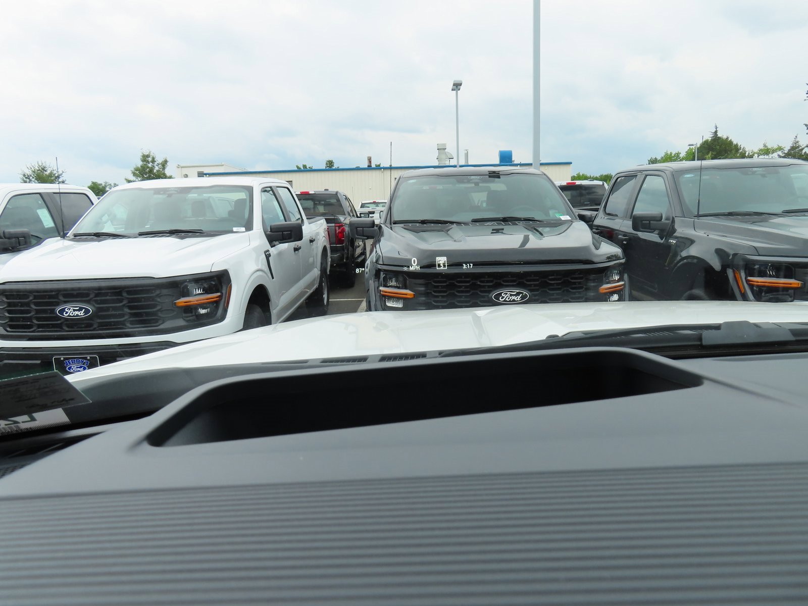 New 2025 Ford F150 Lariat w/ Equipment Group 502A High image 12