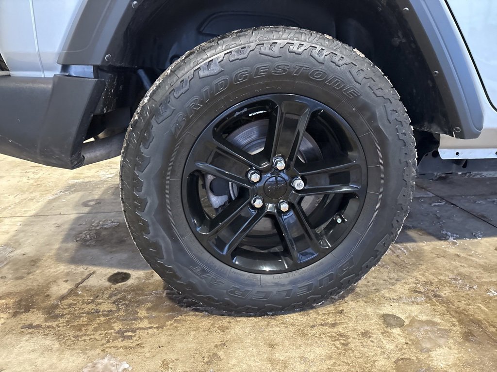 Used 2023 Jeep Wrangler Sport image 28