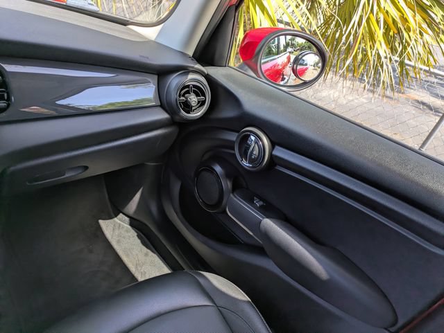 Used 2022 MINI Cooper 4-Door Hardtop w/ Storage Package FWD image 13