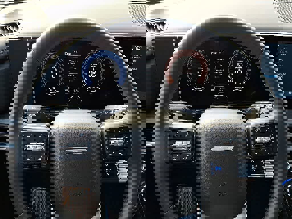 Certified 2025 Hyundai Santa Fe SEL image 18