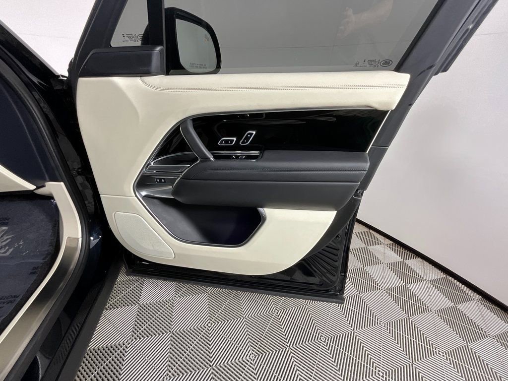 Used 2024 Land Rover Range Rover Long Wheelbase SE image 21