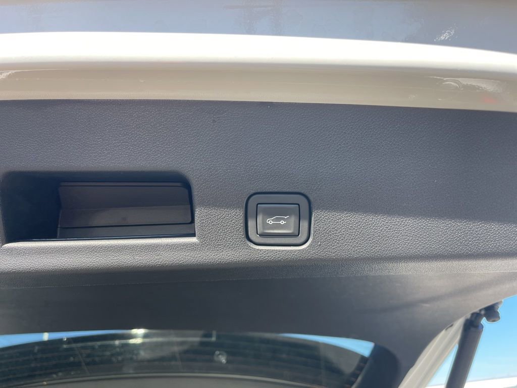 Used 2025 GMC Acadia Elevation FWD image 29