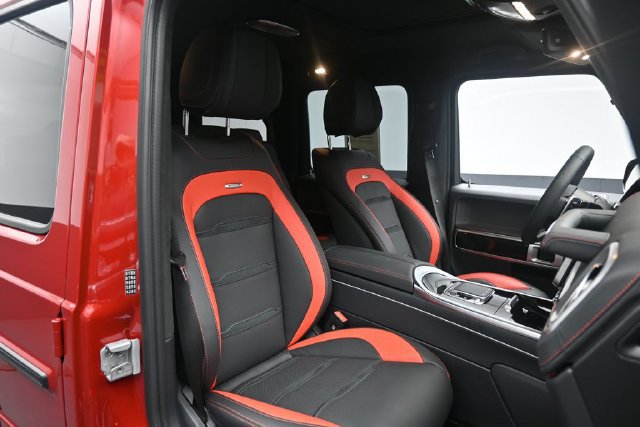 Used 2025 Mercedes-Benz G 63 AMG 4MATIC w/ AMG Night Package Plus image 35