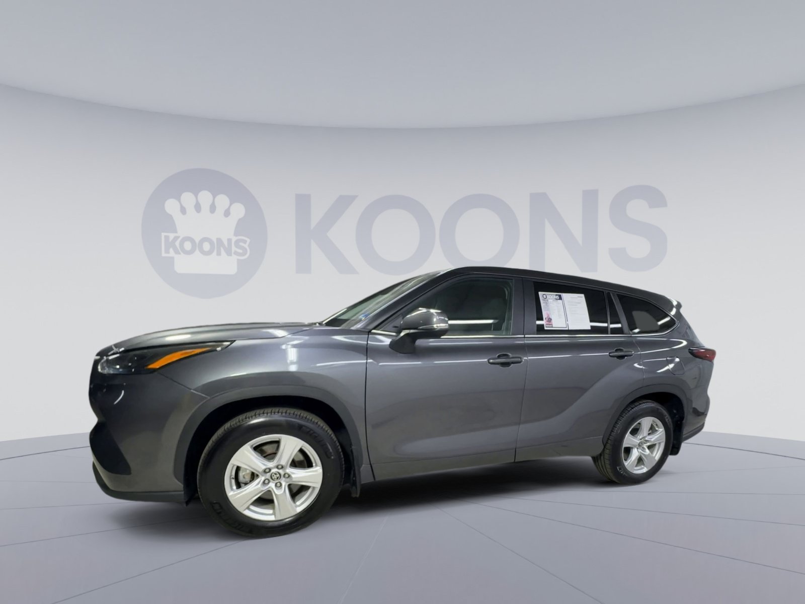 Used 2025 Toyota Highlander LE AWD/4WD image 5
