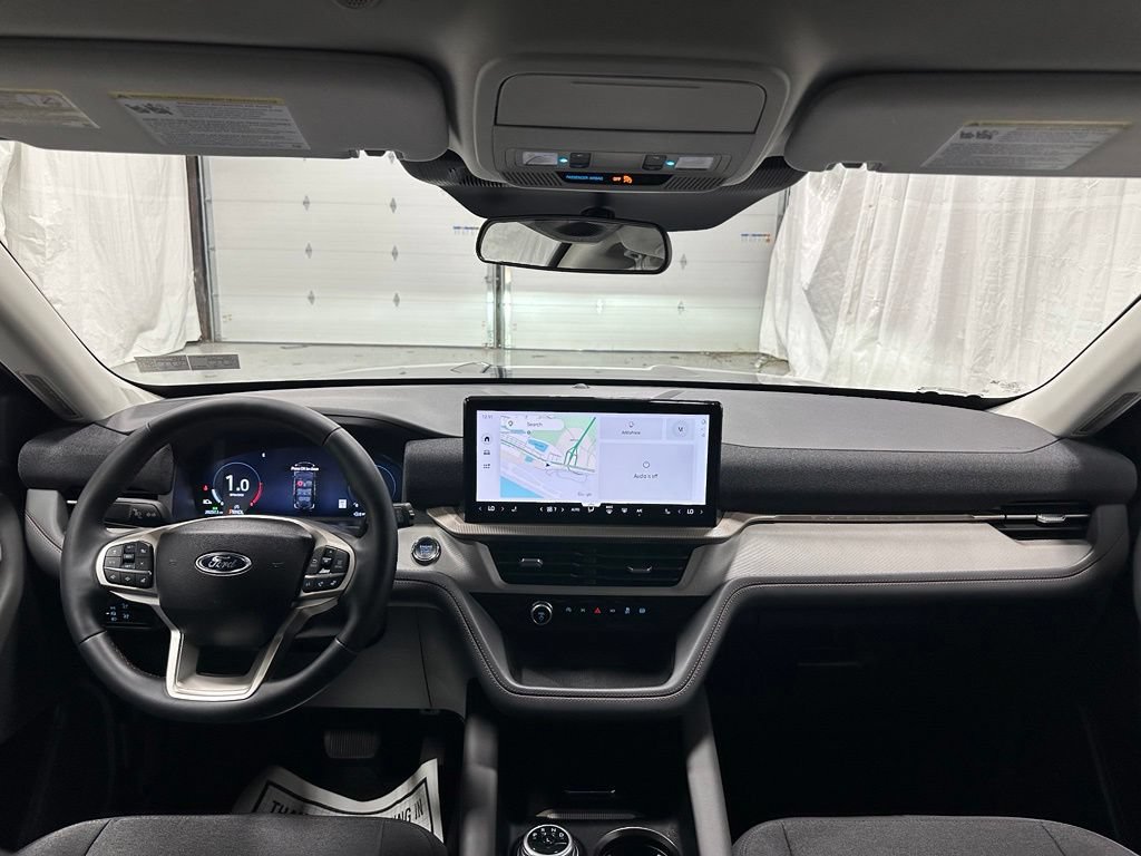 Used 2025 Ford Explorer Active AWD/4WD image 37