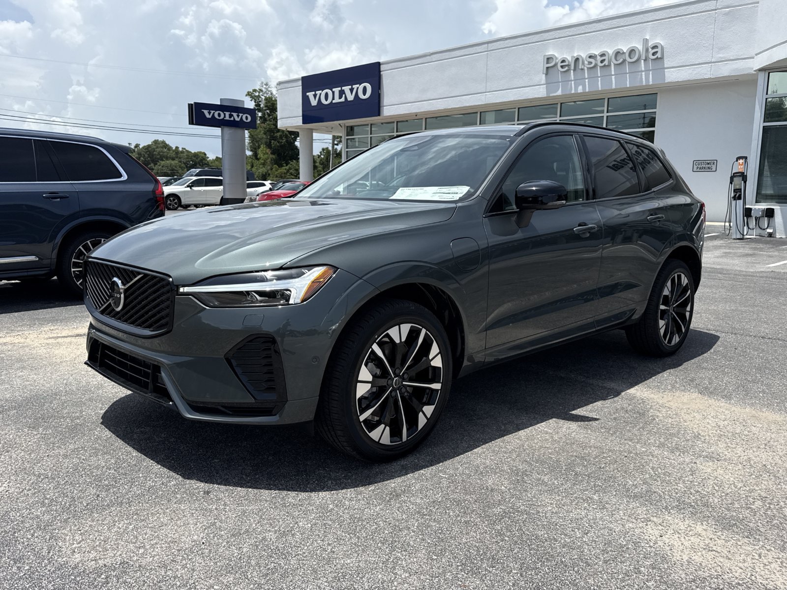 New 2026 Volvo XC60 T8 Plus w/ Protection Package Premier