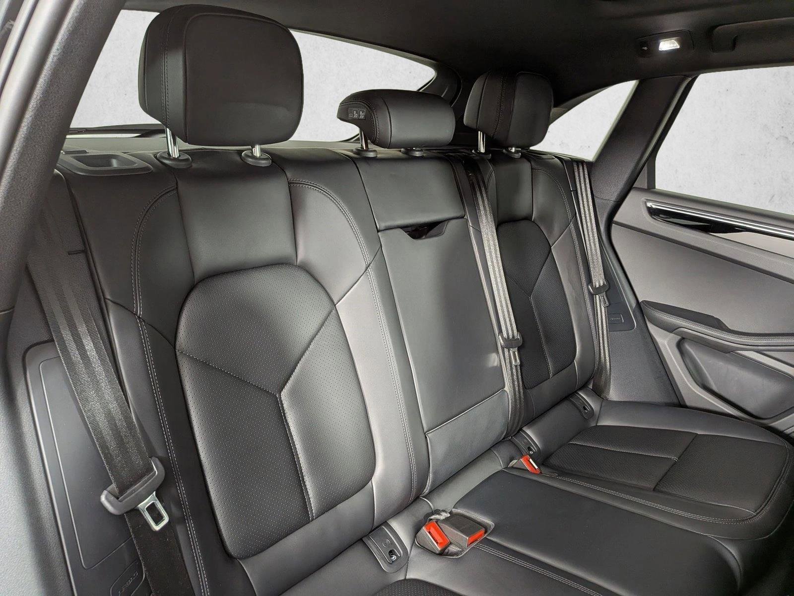 Certified 2025 Porsche Macan AWD/4WD image 23