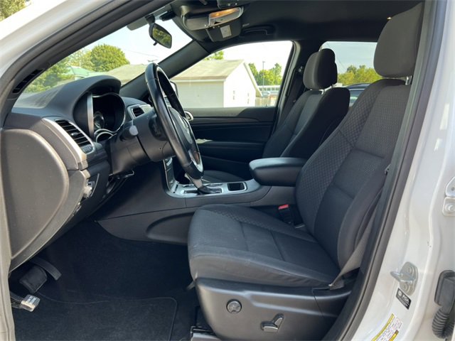 Used 2021 Jeep Grand Cherokee Laredo image 4