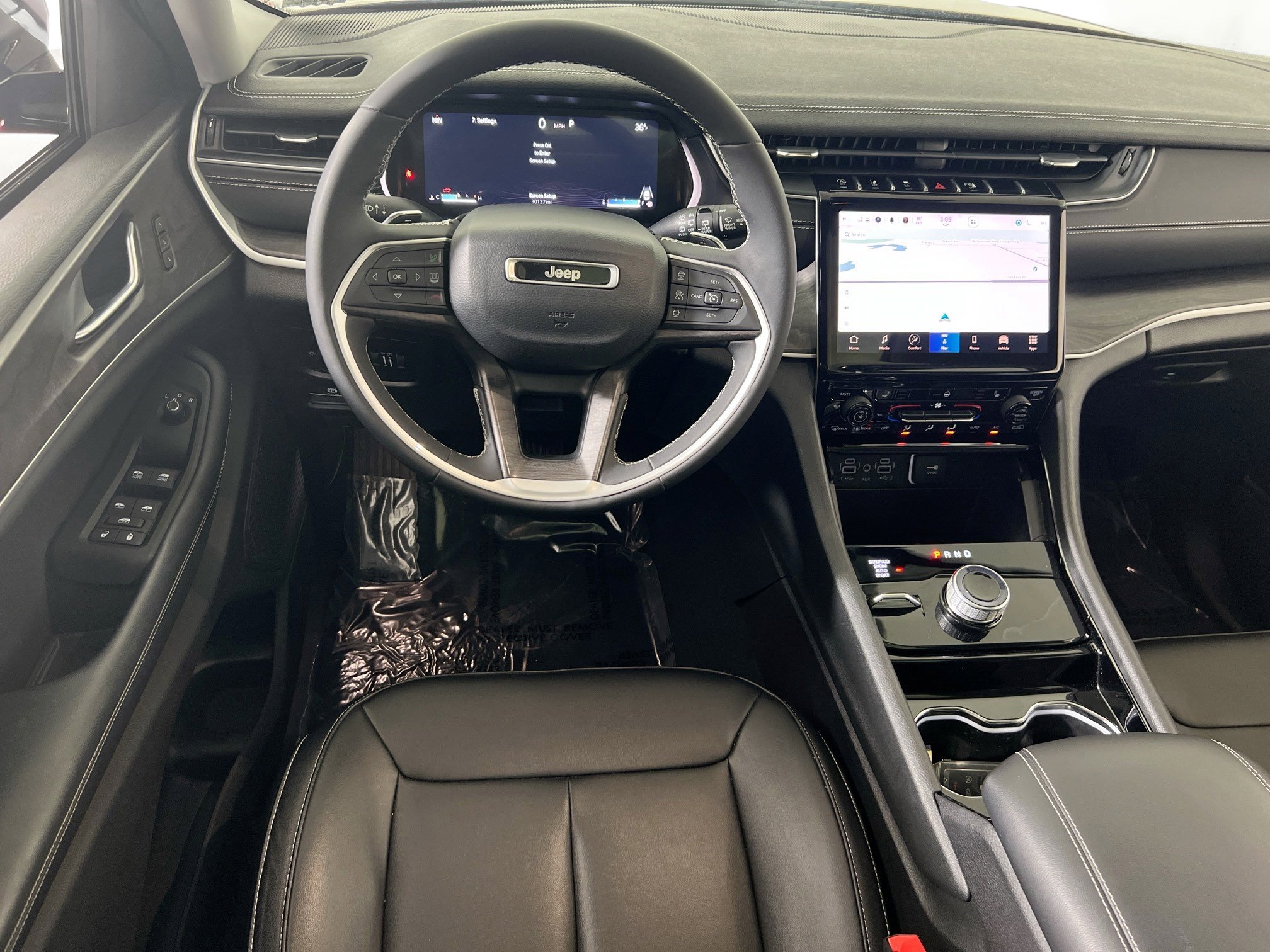 Used 2023 Jeep Grand Cherokee Limited AWD/4WD image 23