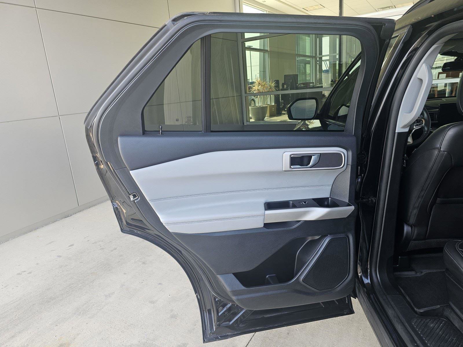 Used 2022 Ford Explorer XLT w/ Equipment Group 202A image 16