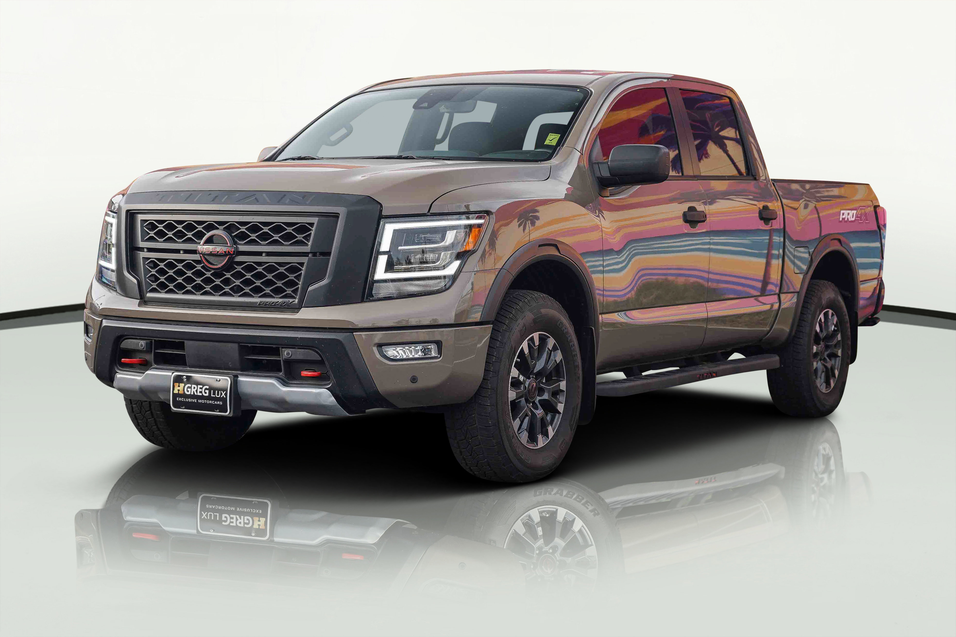 Used 2024 Nissan Titan PRO-4X w/ Pro-4x Utility Package image 8