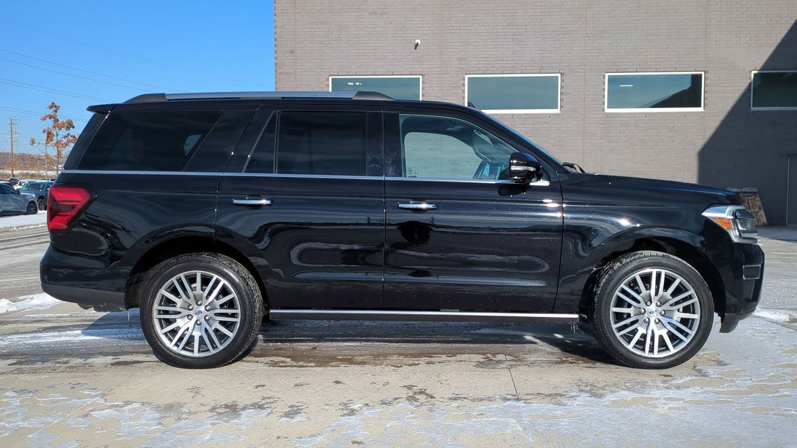 Used 2023 Ford Expedition Limited image 8