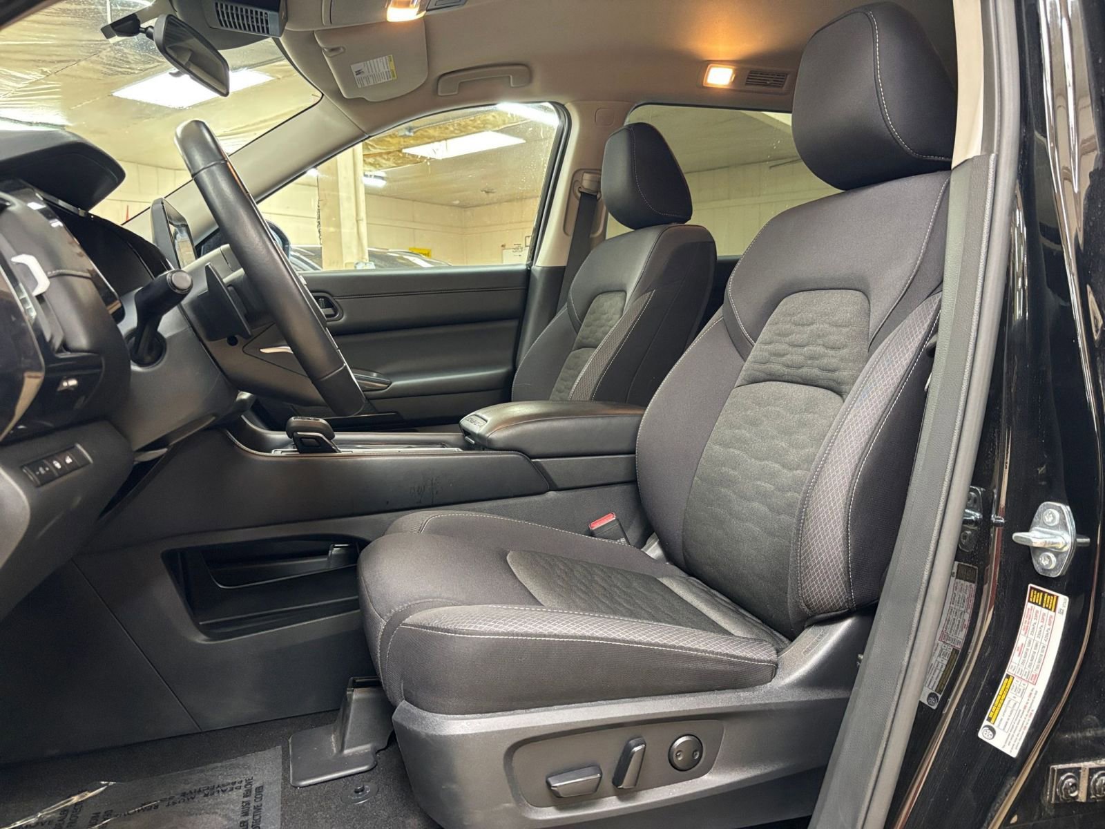 Used 2025 Nissan Pathfinder SV FWD image 29