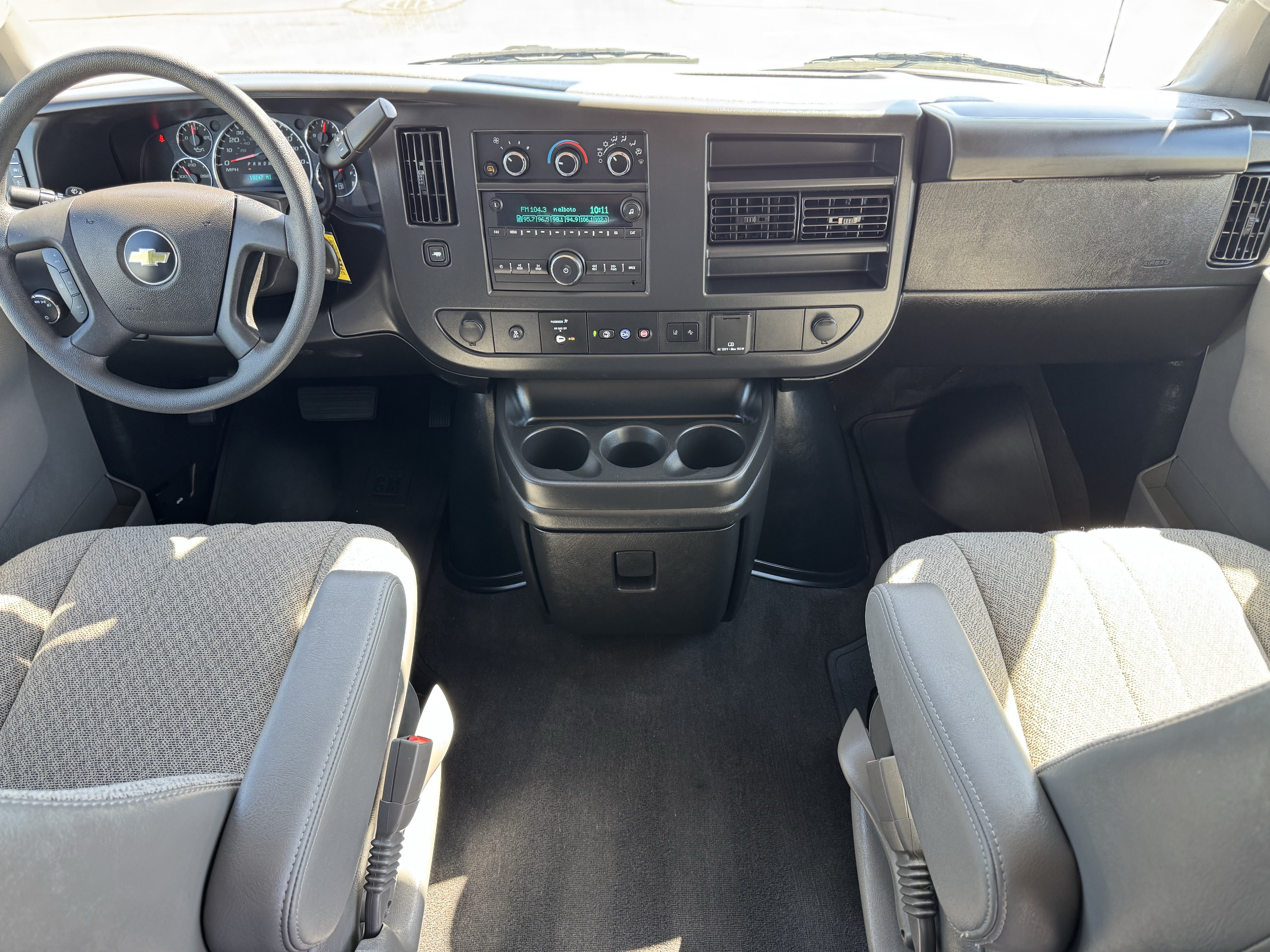 Certified 2025 Chevrolet Express 3500 LT w/ LT Preferred Equipment Group RWD image 18