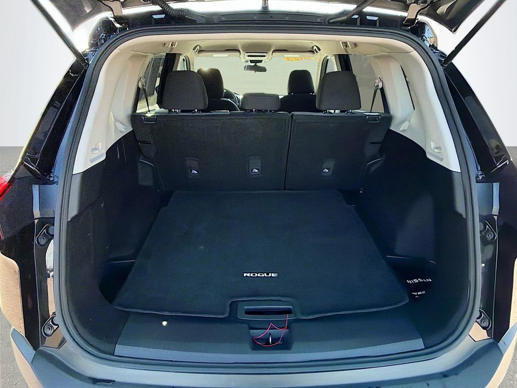 Used 2023 Nissan Rogue SV image 14