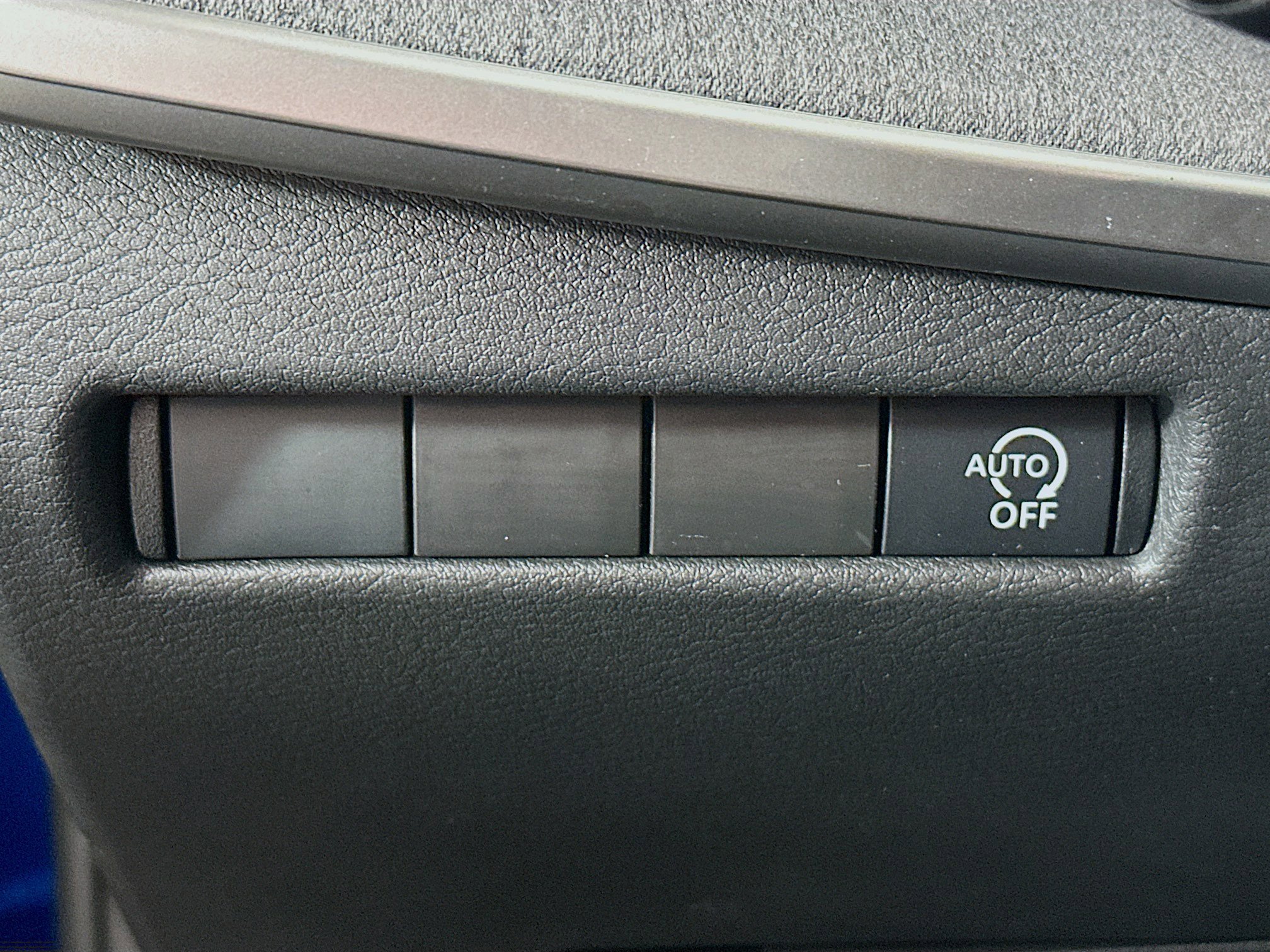 Used 2025 Nissan Kicks SV image 17