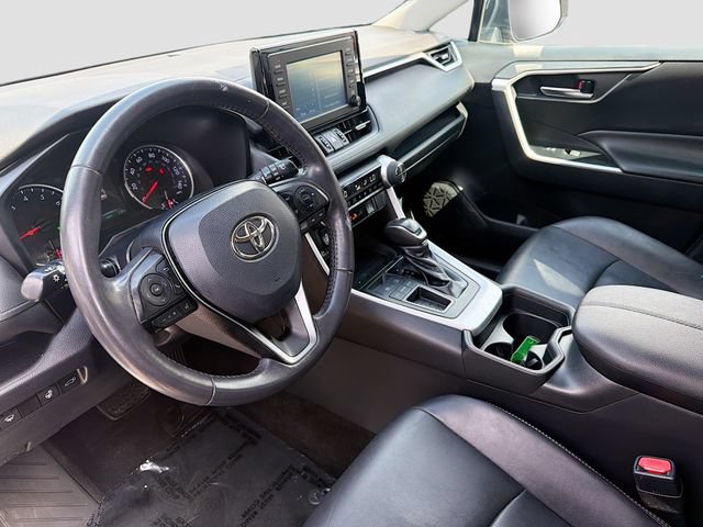 Used 2019 Toyota RAV4 XLE Premium w/ Cold Weather Package FWD image 9