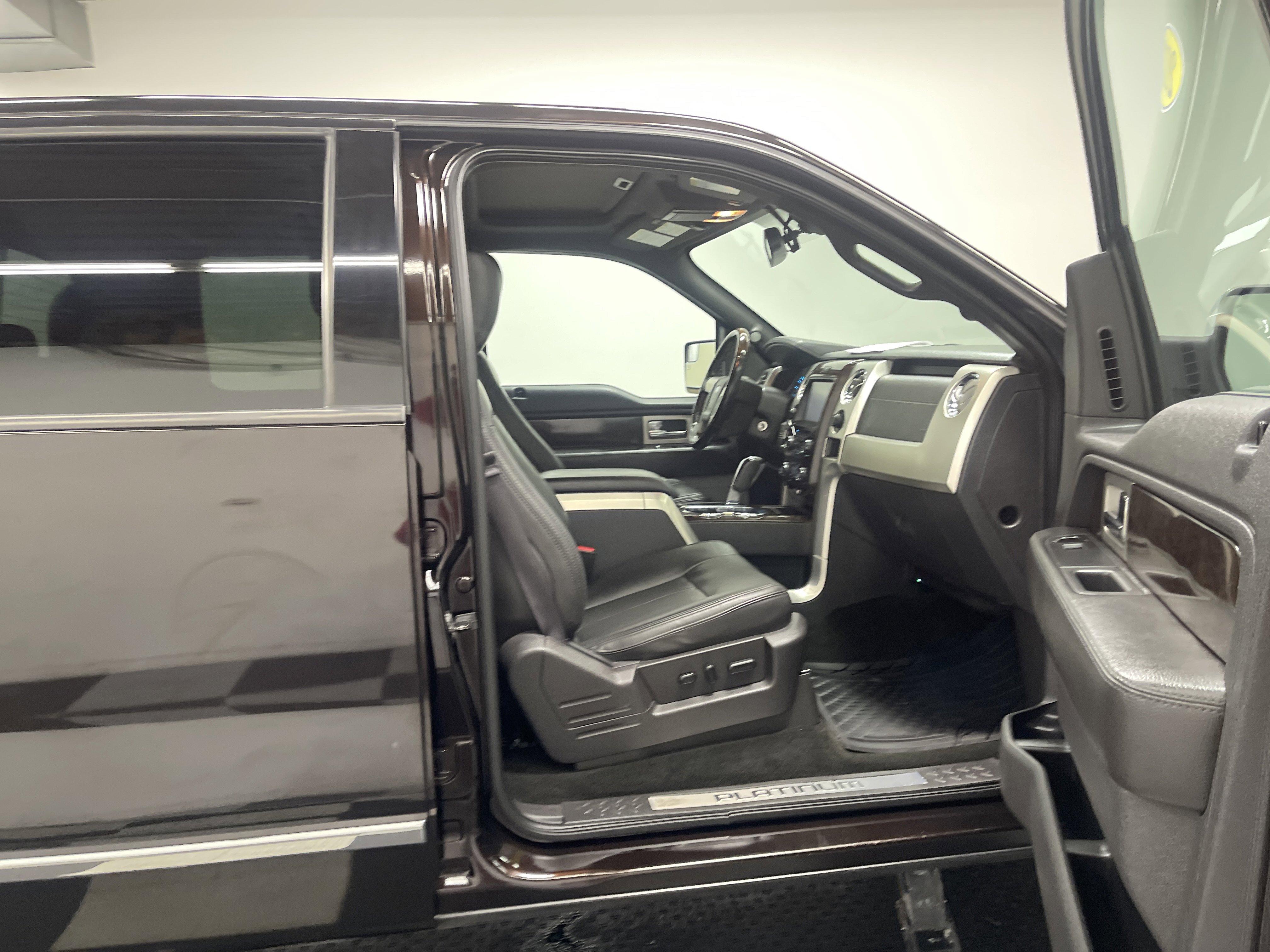 Used 2013 Ford F150 Platinum w/ Max Trailer Tow Pkg image 25