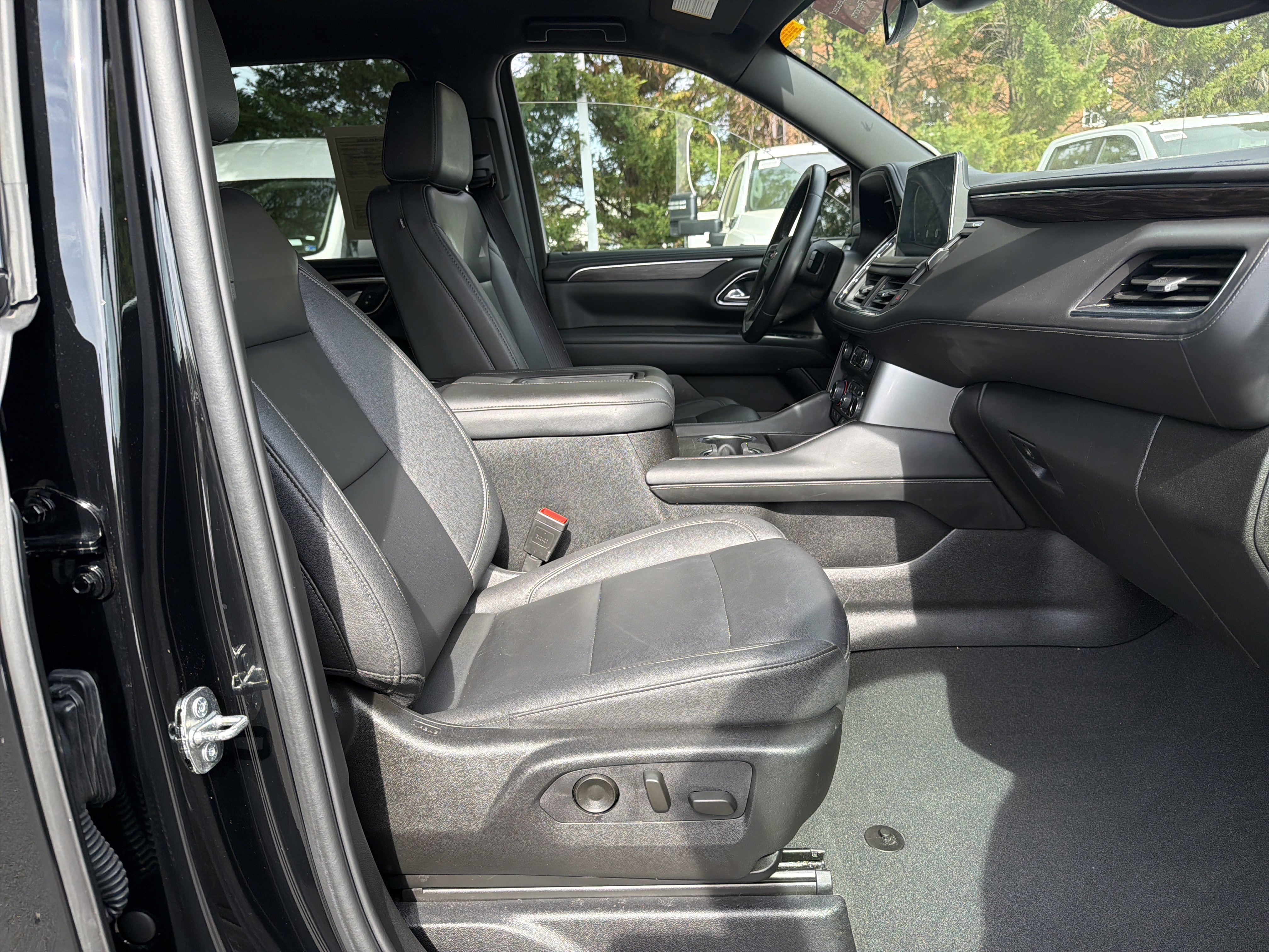 Used 2024 Chevrolet Suburban LT AWD/4WD image 32