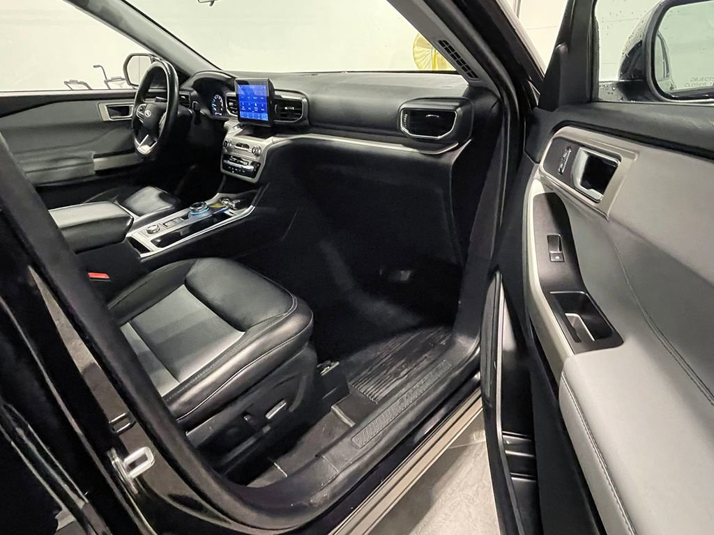 Used 2022 Ford Explorer XLT w/ Equipment Group 202A image 27