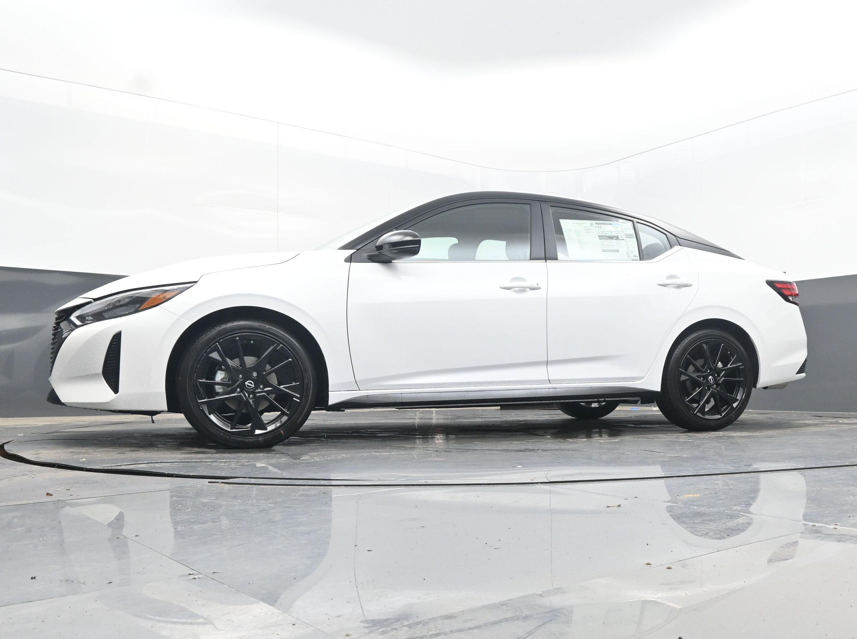 New 2025 Nissan Sentra SR w/ Midnight Edition image 25