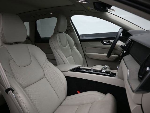 Used 2023 Volvo XC60 B6 Ultimate w/ Protection Package Premier image 36