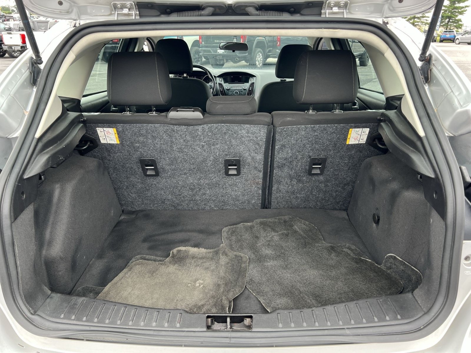 Used 2015 Ford Focus SE w/ SE Cold Weather Package FWD image 24