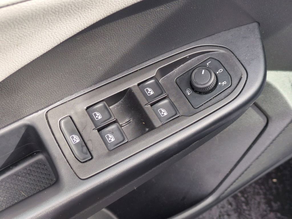 Used 2024 Volkswagen Taos SE image 13