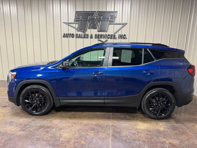 Used 2023 GMC Terrain SLE w/ Driver Convenience Package FWD image 3
