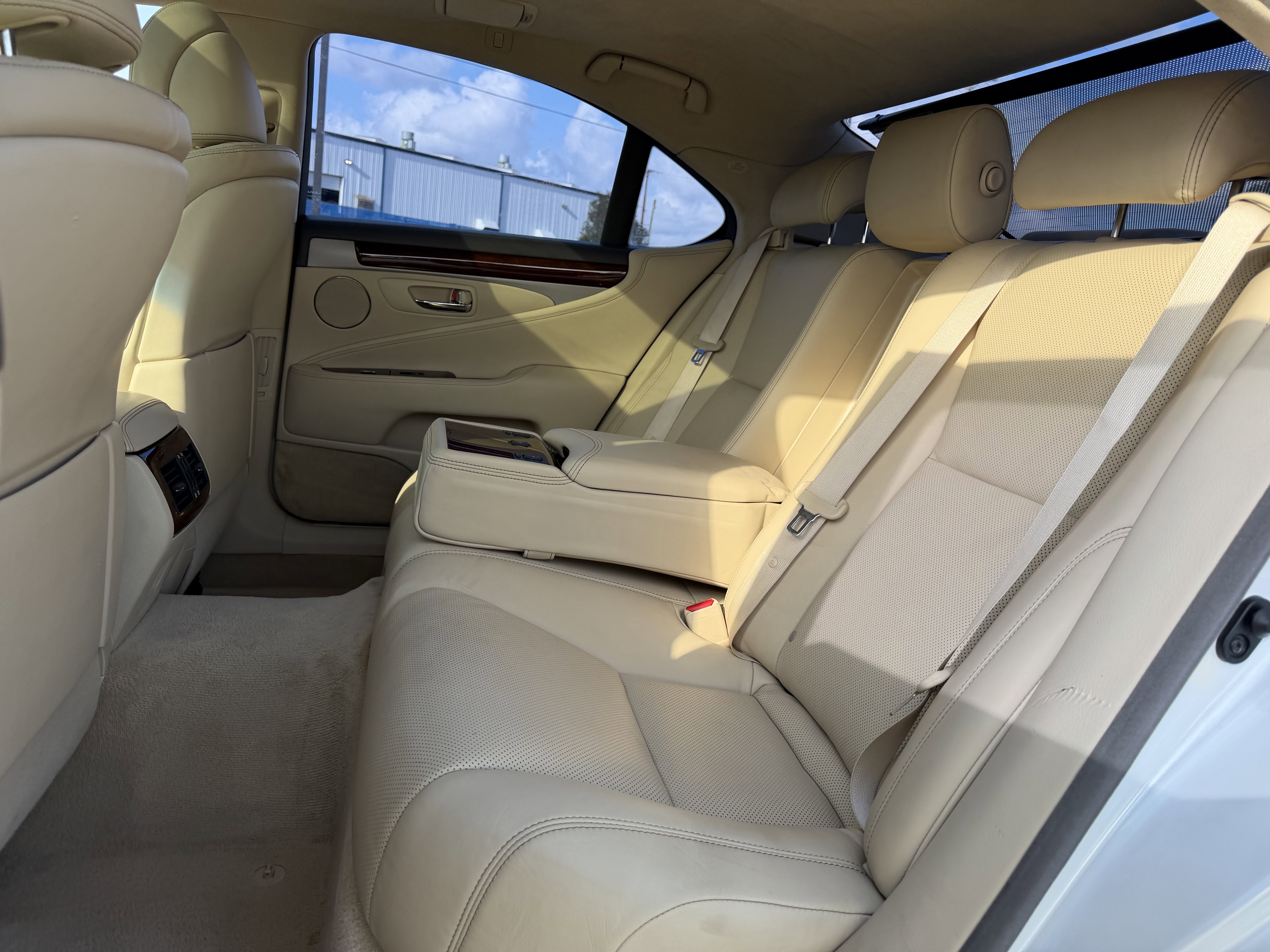 Used 2016 Lexus LS 460 AWD w/ Comfort Package image 31