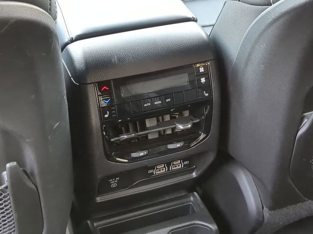 Used 2024 Jeep Grand Cherokee L Limited w/ Luxury Tech Group II image 39