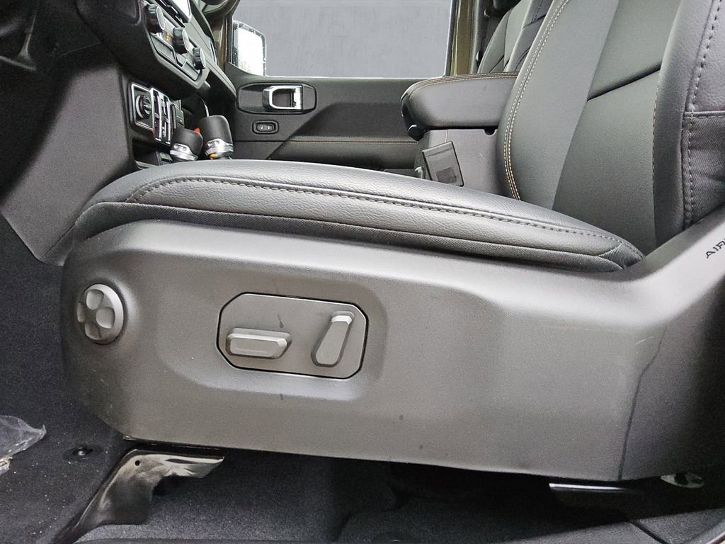 New 2026 Jeep Gladiator Sport S image 16