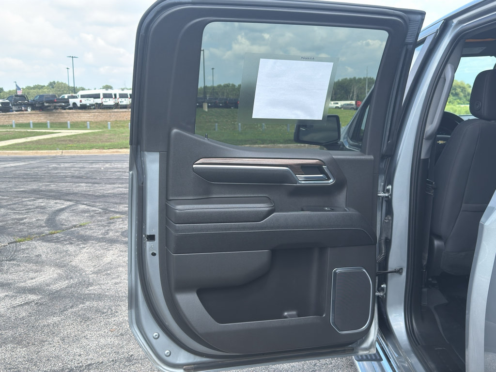 Used 2023 Chevrolet Silverado 1500 LT AWD/4WD image 32