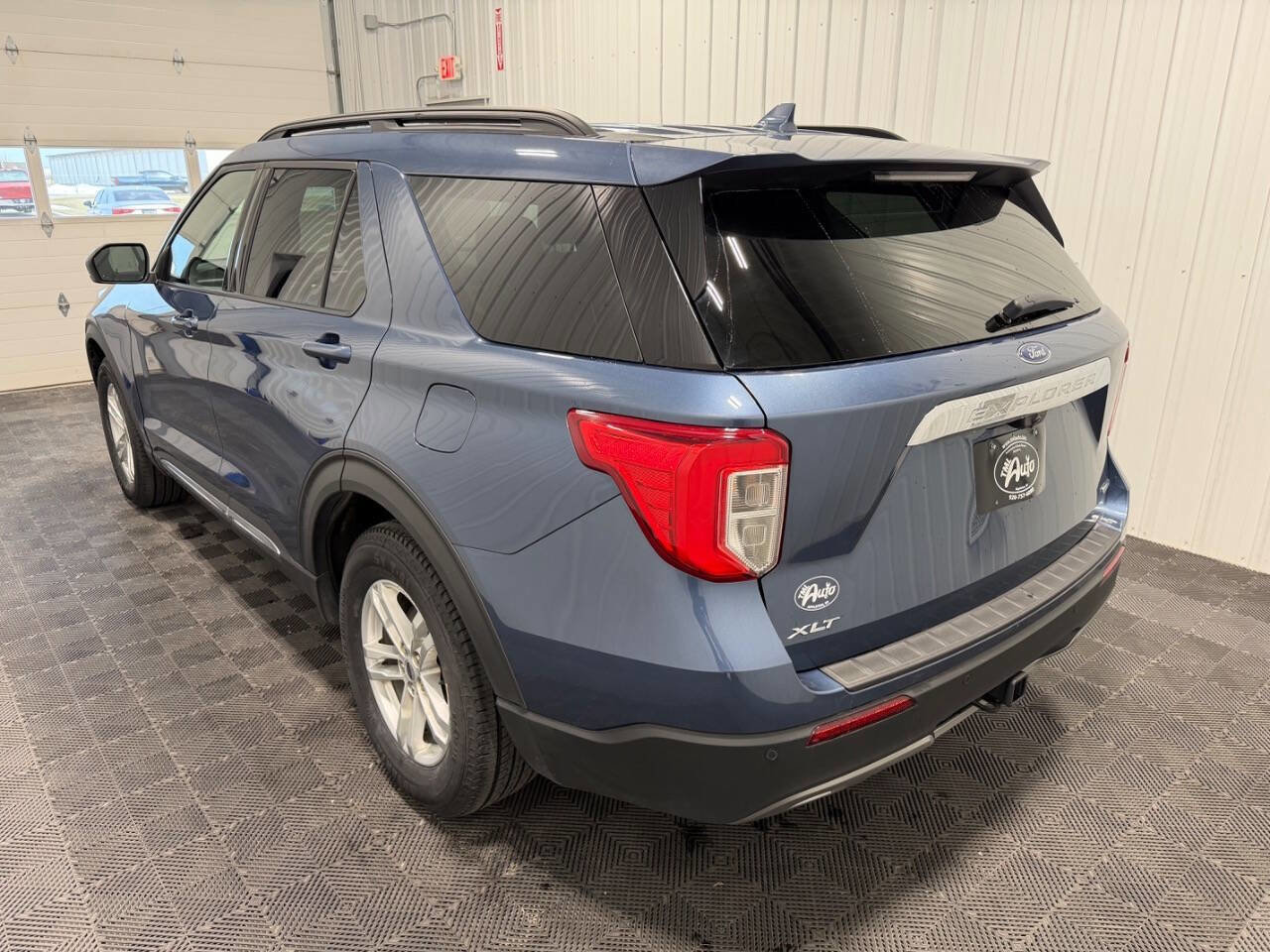 Used 2020 Ford Explorer XLT w/ Equipment Group 202A AWD/4WD image 4