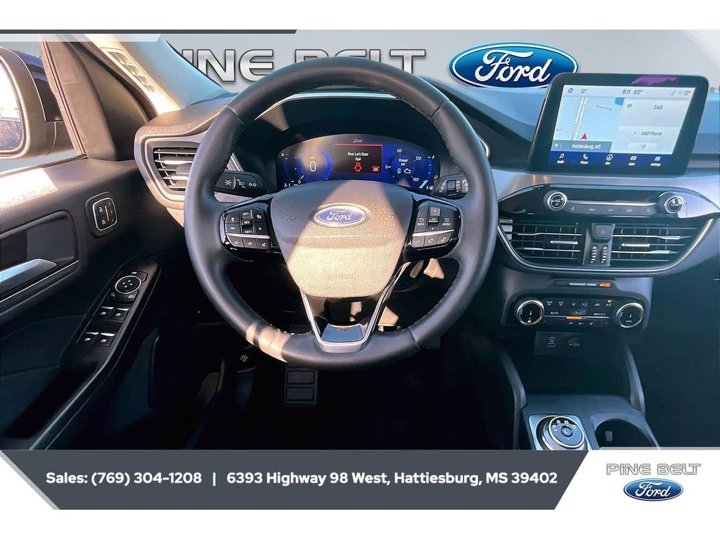 Used 2022 Ford Escape Titanium AWD/4WD image 5