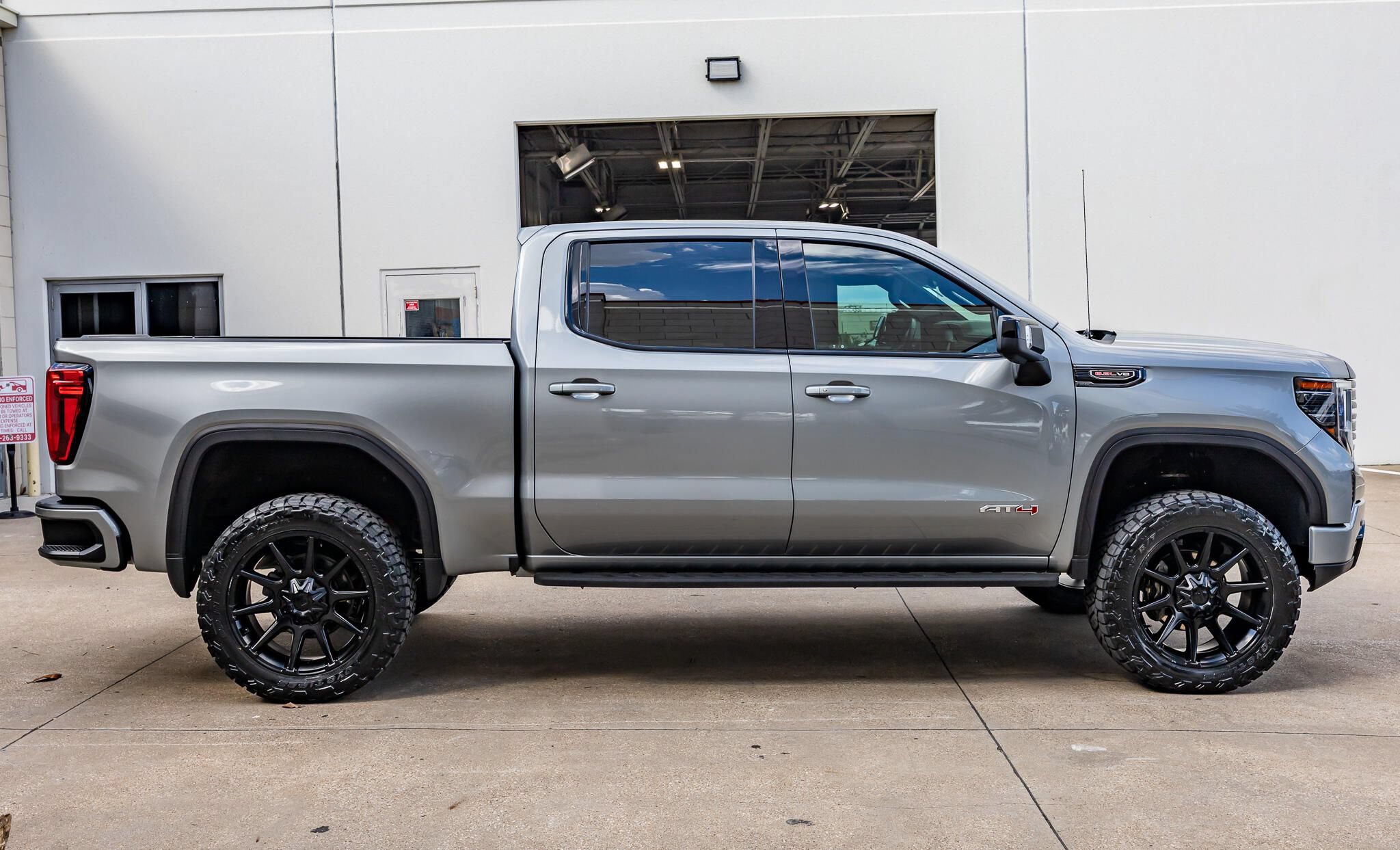 Used 2024 GMC Sierra 1500 AT4 w/ Technology Package AWD/4WD image 11
