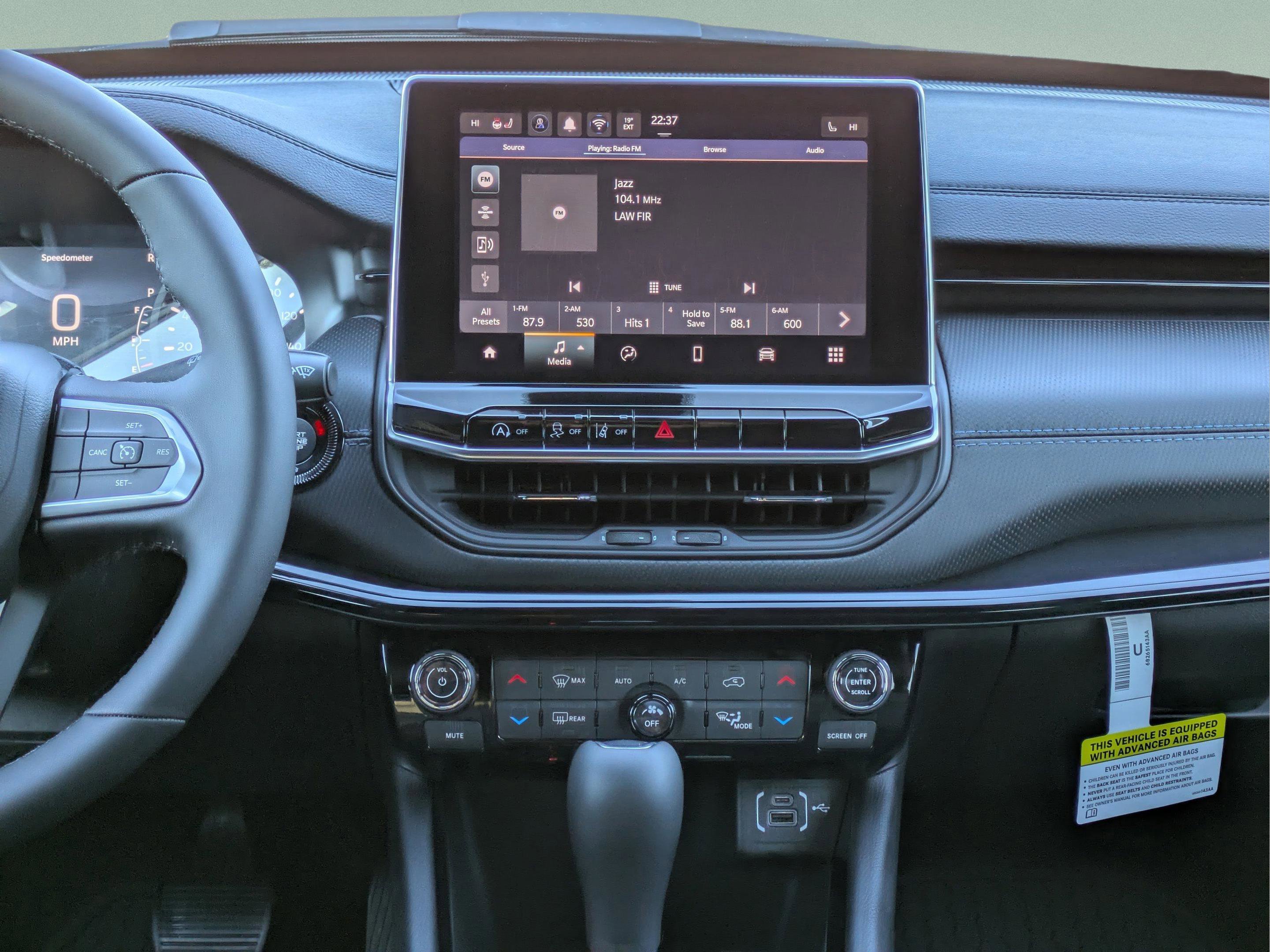 New 2026 Jeep Compass Latitude w/ Sun and Sound Group image 19