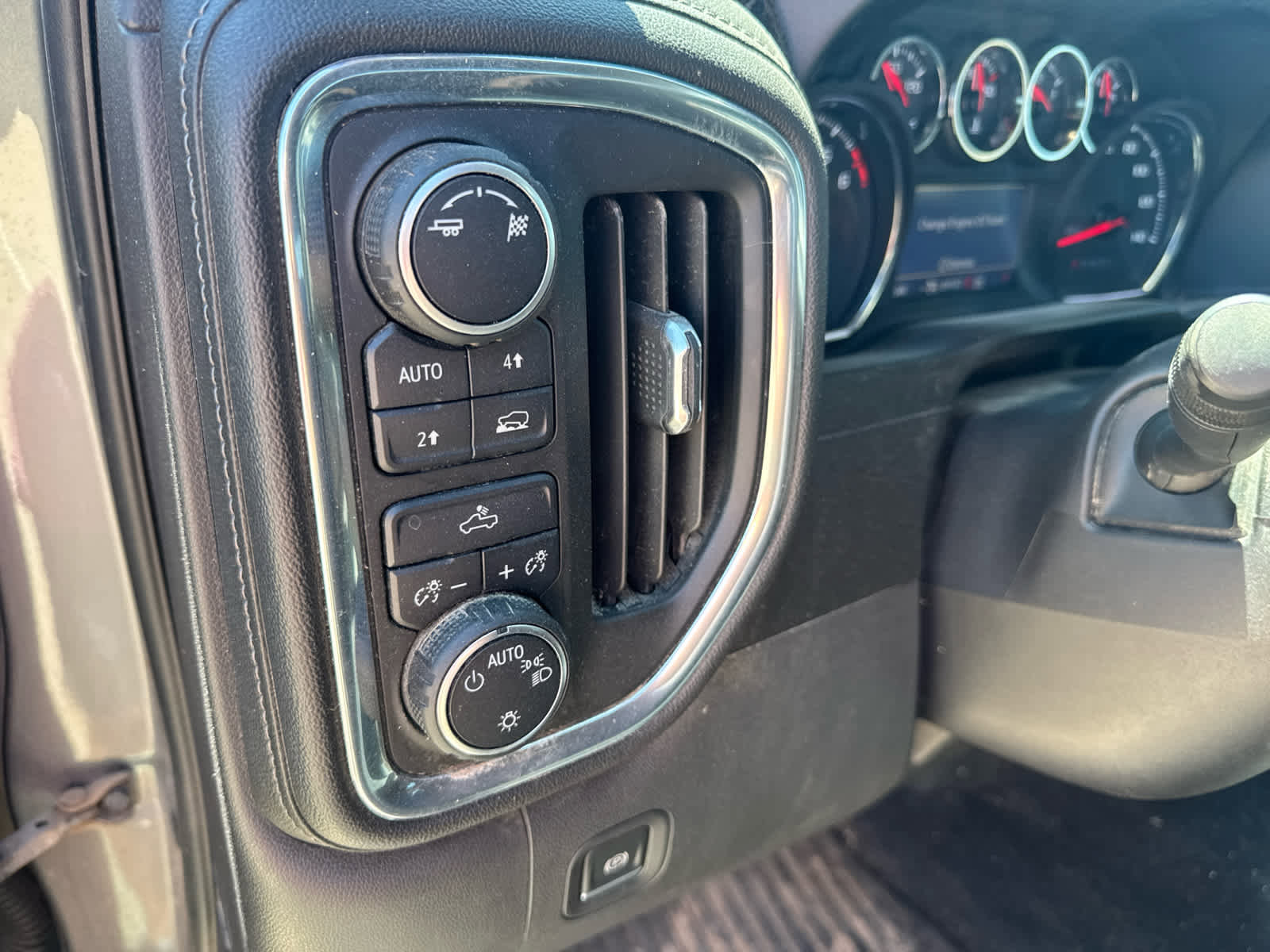Used 2019 Chevrolet Silverado 1500 LT w/ Texas Edition AWD/4WD image 15