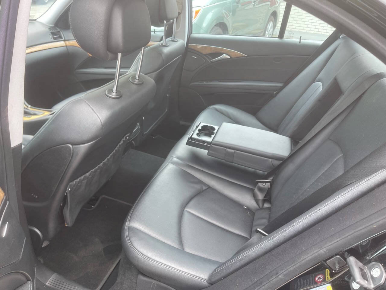 Used 2009 Mercedes-Benz E 350 Sedan image 24