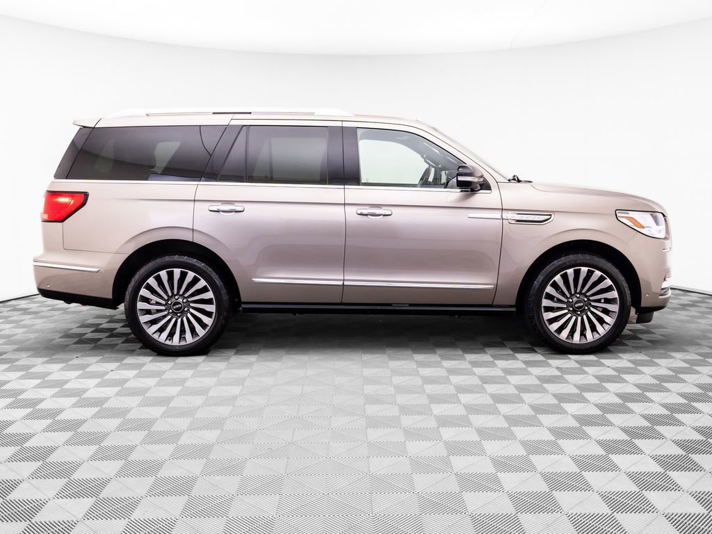 Used 2019 Lincoln Navigator Reserve AWD/4WD image 7