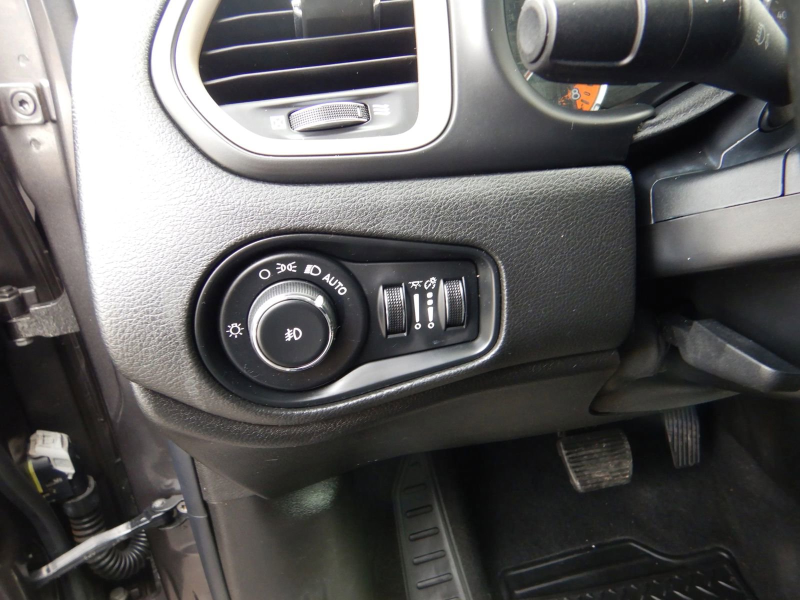 Used 2016 Jeep Renegade Limited AWD/4WD image 11