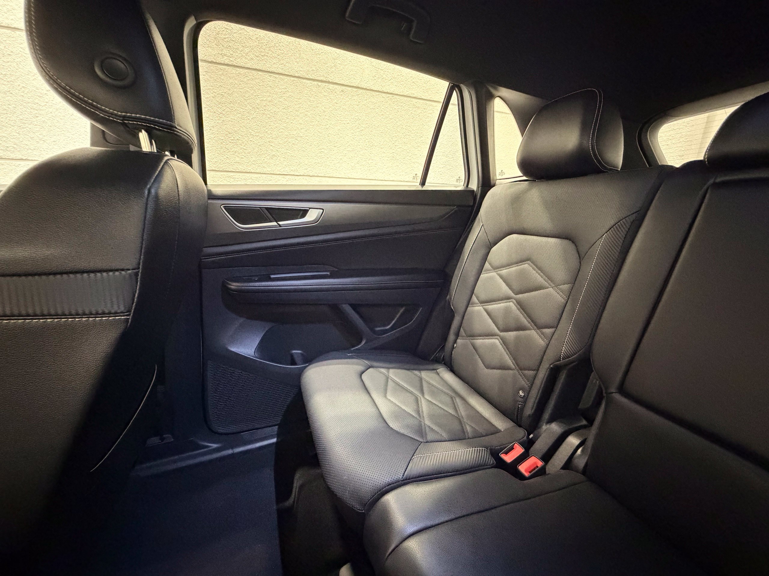 Certified 2024 Volkswagen Atlas Cross Sport SE FWD image 32