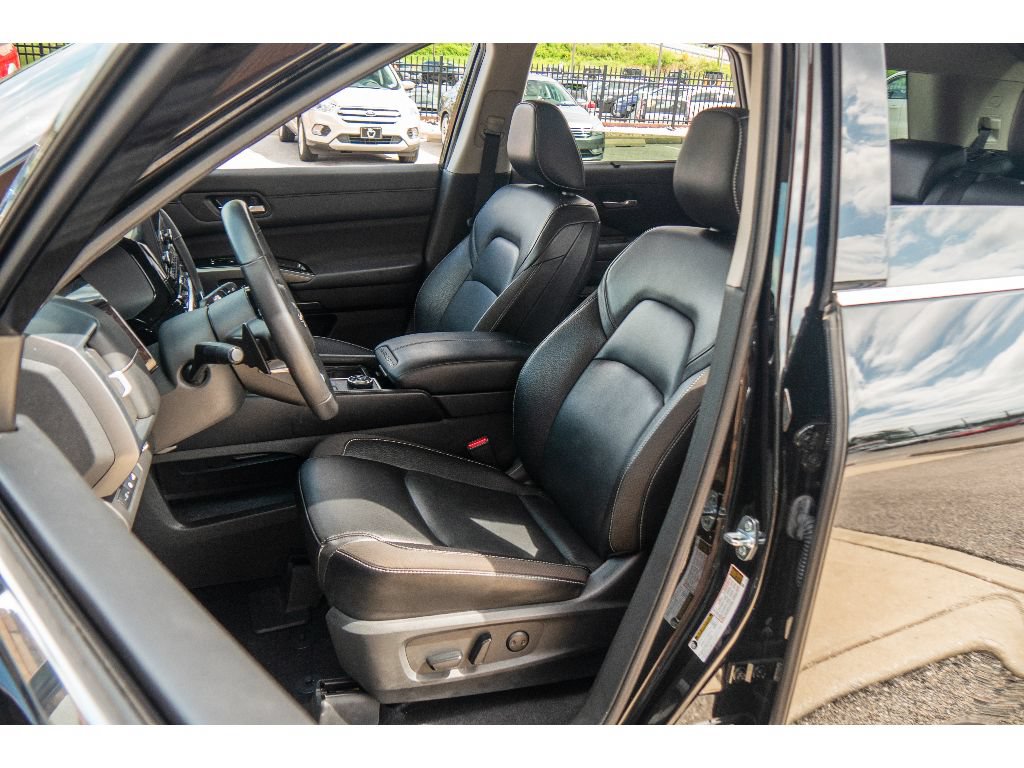Used 2023 Nissan Pathfinder SL AWD/4WD image 12