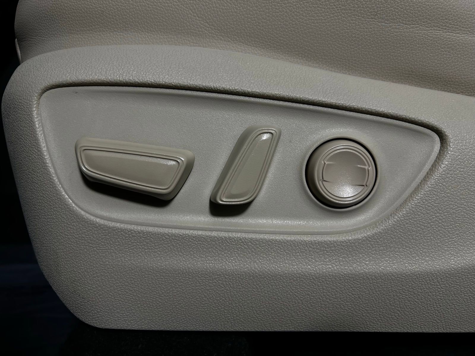 Certified 2025 Toyota Highlander Limited image 14