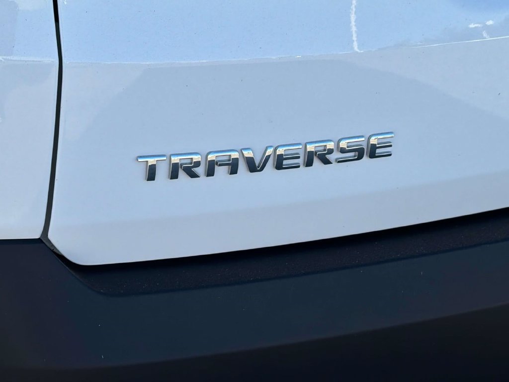 Used 2023 Chevrolet Traverse LS FWD image 6