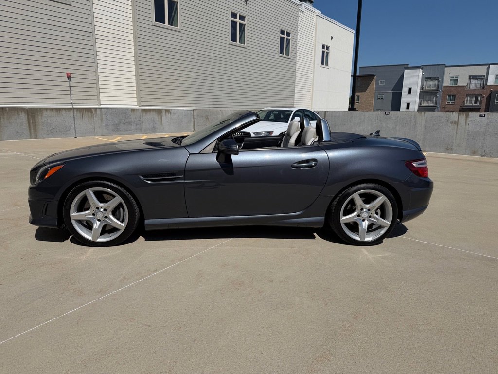 Used 2012 Mercedes-Benz SLK 350 image 4